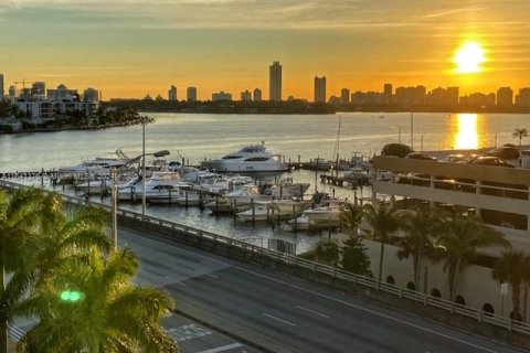 Condominio en venta en North Bay Village, Florida, 2 dormitorios, 108.79 m2 № 1329100 - foto 25