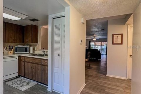 House in Clearwater, Florida 2 bedrooms, 106.84 sq.m. № 1549450 - photo 27
