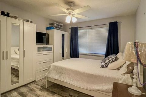 House in Clearwater, Florida 2 bedrooms, 106.84 sq.m. № 1549450 - photo 30