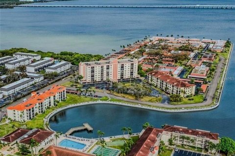 House in Clearwater, Florida 2 bedrooms, 106.84 sq.m. № 1549450 - photo 1