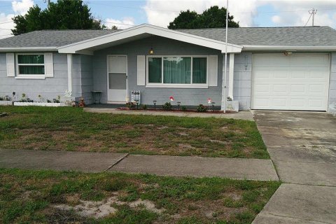 Villa ou maison à Holiday, Floride 2 chambres, 107.02 m2 № 2217175