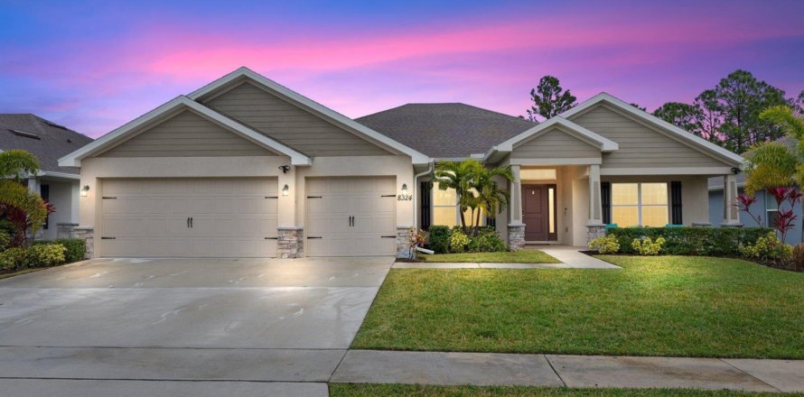 House in St. Lucie, Florida 4 bedrooms, 233 sq.m. № 2177192