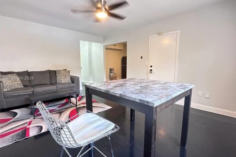 Appartement à louer à Miami, Floride: 2 chambres, 94.76 m2 № 2038311 - photo 2