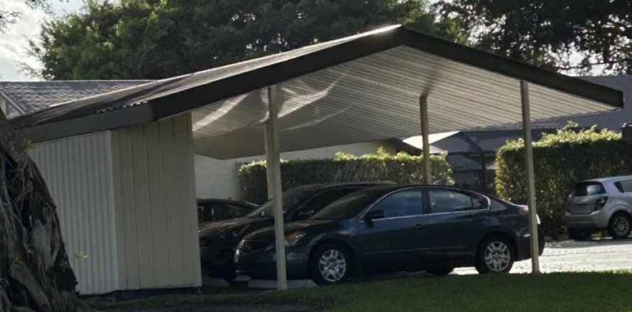House in Boca Raton, Florida 2 bedrooms, 129.88 sq.m. № 844282