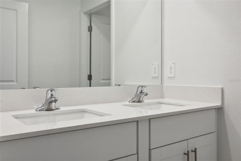 House in San Antonio, Florida 6 bedrooms, 287.25 sq.m. № 2318981 - photo 19