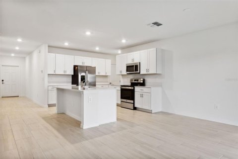 House in San Antonio, Florida 6 bedrooms, 287.25 sq.m. № 2318981 - photo 11