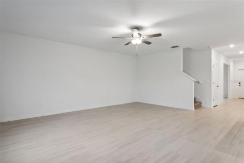 House in San Antonio, Florida 6 bedrooms, 287.25 sq.m. № 2318981 - photo 12