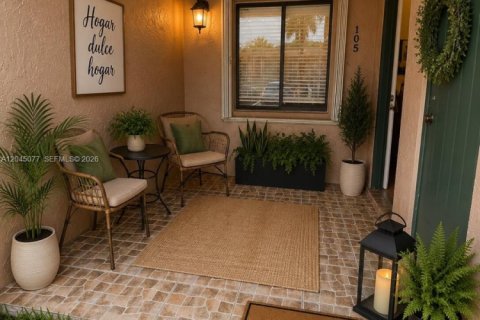 Condo in Weston, Florida, 2 bedrooms  № 2249481 - photo 2