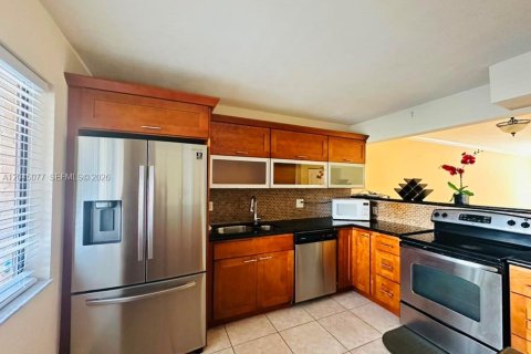 Condo in Weston, Florida, 2 bedrooms  № 2249481 - photo 6
