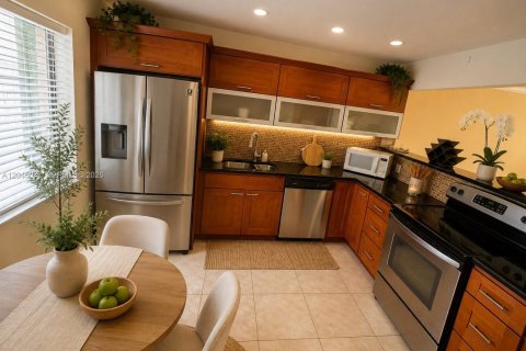 Condo in Weston, Florida, 2 bedrooms  № 2249481 - photo 4