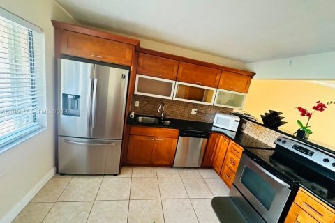 Condo in Weston, Florida, 2 bedrooms  № 2249481 - photo 8