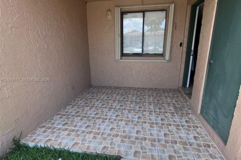 Condo in Weston, Florida, 2 bedrooms  № 2249481 - photo 3