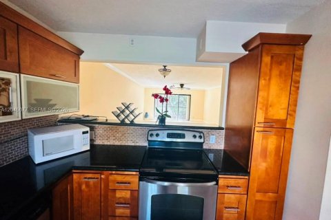 Condo in Weston, Florida, 2 bedrooms  № 2249481 - photo 9