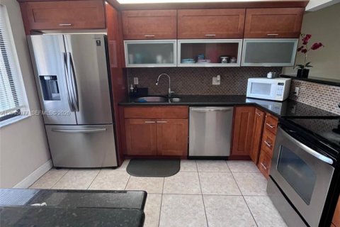 Condo in Weston, Florida, 2 bedrooms  № 2249481 - photo 10
