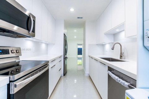 Touwnhouse à louer à Miami, Floride: 3 chambres, 98.57 m2 № 1976718 - photo 8