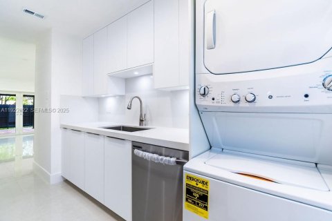 Touwnhouse à louer à Miami, Floride: 3 chambres, 98.57 m2 № 1976718 - photo 10