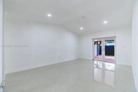Touwnhouse à louer à Miami, Floride: 3 chambres, 98.57 m2 № 1976718 - photo 2