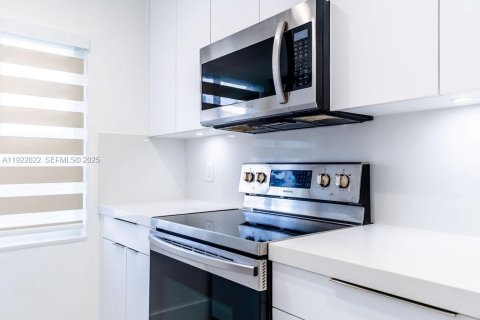 Touwnhouse à louer à Miami, Floride: 3 chambres, 98.57 m2 № 1976718 - photo 11