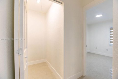 Touwnhouse à louer à Miami, Floride: 3 chambres, 98.57 m2 № 1976718 - photo 23