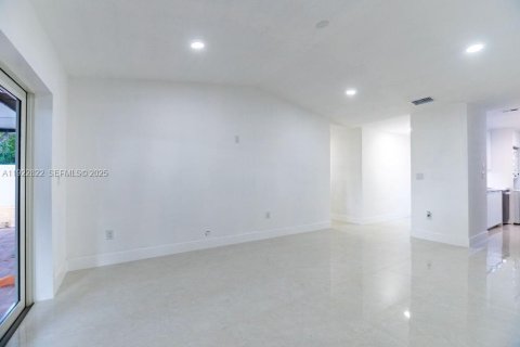 Touwnhouse à louer à Miami, Floride: 3 chambres, 98.57 m2 № 1976718 - photo 14