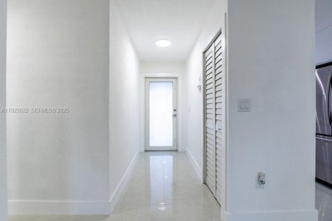 Touwnhouse à louer à Miami, Floride: 3 chambres, 98.57 m2 № 1976718 - photo 3