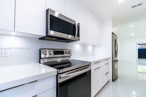 Touwnhouse à louer à Miami, Floride: 3 chambres, 98.57 m2 № 1976718 - photo 9