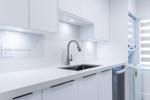 Touwnhouse à louer à Miami, Floride: 3 chambres, 98.57 m2 № 1976718 - photo 12