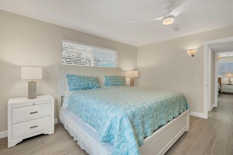 Condo in Sarasota, Florida, 2 bedrooms  № 1721711 - photo 12