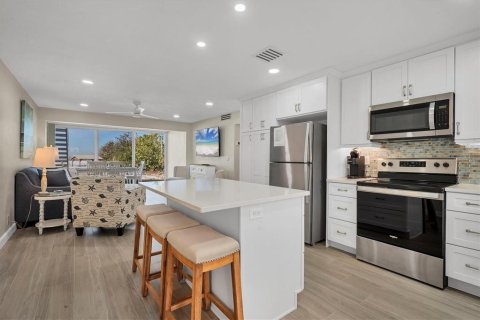 Condo in Sarasota, Florida, 2 bedrooms  № 1721711 - photo 3