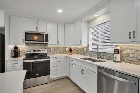 Condo in Sarasota, Florida, 2 bedrooms  № 1721711 - photo 11