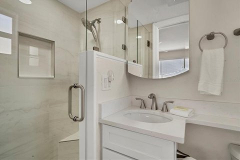 Condo in Sarasota, Florida, 2 bedrooms  № 1721711 - photo 21
