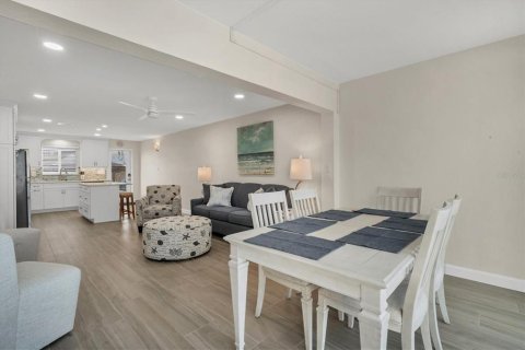 Condo in Sarasota, Florida, 2 bedrooms  № 1721711 - photo 8