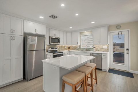 Condo in Sarasota, Florida, 2 bedrooms  № 1721711 - photo 10