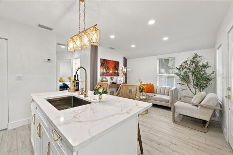 Villa ou maison à vendre à Tampa, Floride: 2 chambres, 51.28 m2 № 2427125 - photo 7