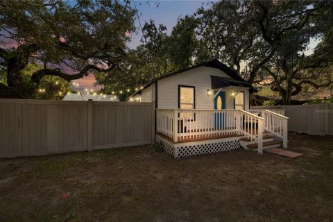 Villa ou maison à vendre à Tampa, Floride: 2 chambres, 51.28 m2 № 2427125 - photo 2
