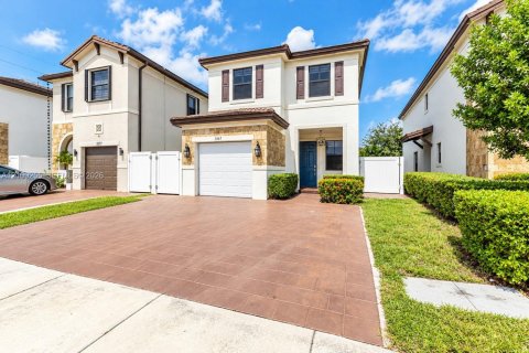 Villa ou maison à Hialeah, Floride 4 chambres, 186.92 m2 № 2431444