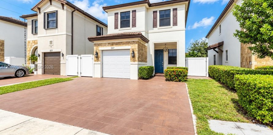 Villa ou maison à Hialeah, Floride 4 chambres, 186.92 m2 № 2431444