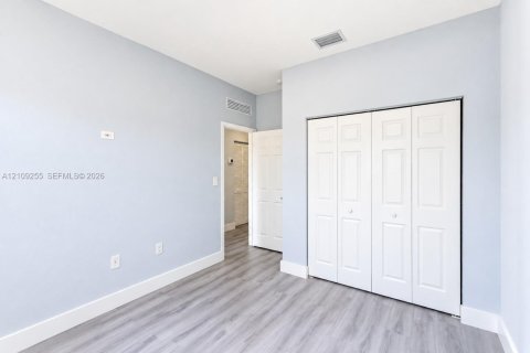 Villa ou maison à vendre à Hialeah, Floride: 4 chambres, 186.92 m2 № 2431444 - photo 19