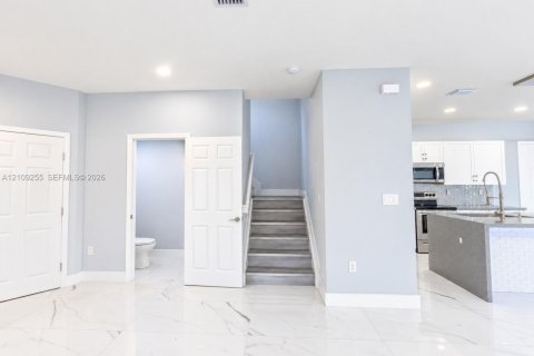 Villa ou maison à vendre à Hialeah, Floride: 4 chambres, 186.92 m2 № 2431444 - photo 5