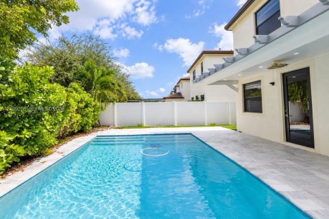 Villa ou maison à vendre à Hialeah, Floride: 4 chambres, 186.92 m2 № 2431444 - photo 9