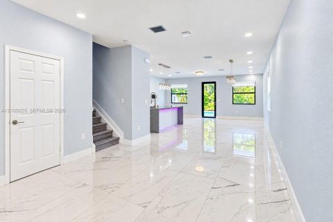 Villa ou maison à vendre à Hialeah, Floride: 4 chambres, 186.92 m2 № 2431444 - photo 10