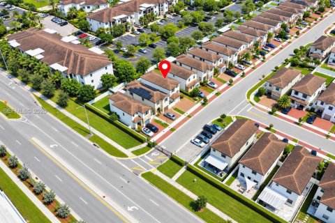Villa ou maison à vendre à Hialeah, Floride: 4 chambres, 186.92 m2 № 2431444 - photo 26