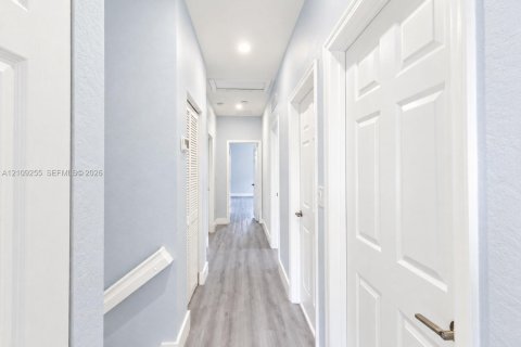 Villa ou maison à vendre à Hialeah, Floride: 4 chambres, 186.92 m2 № 2431444 - photo 21
