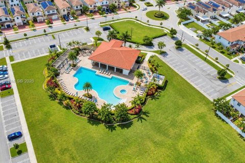 Villa ou maison à vendre à Hialeah, Floride: 4 chambres, 186.92 m2 № 2431444 - photo 25