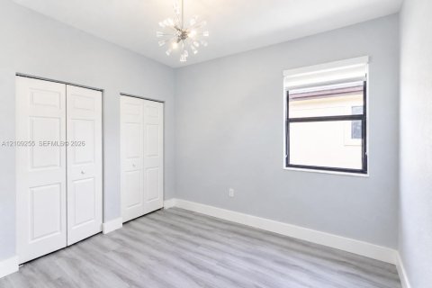 Villa ou maison à vendre à Hialeah, Floride: 4 chambres, 186.92 m2 № 2431444 - photo 17