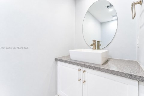 Villa ou maison à vendre à Hialeah, Floride: 4 chambres, 186.92 m2 № 2431444 - photo 14