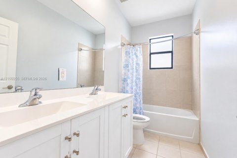 Villa ou maison à vendre à Hialeah, Floride: 4 chambres, 186.92 m2 № 2431444 - photo 18