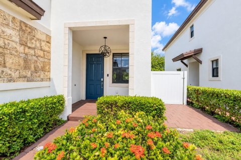 Villa ou maison à vendre à Hialeah, Floride: 4 chambres, 186.92 m2 № 2431444 - photo 2