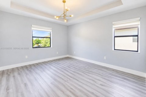 Villa ou maison à vendre à Hialeah, Floride: 4 chambres, 186.92 m2 № 2431444 - photo 12