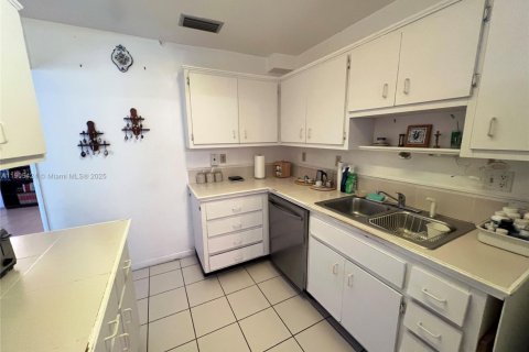 Copropriété à vendre à Coral Gables, Floride: 2 chambres, 196.67 m2 № 1965300 - photo 9